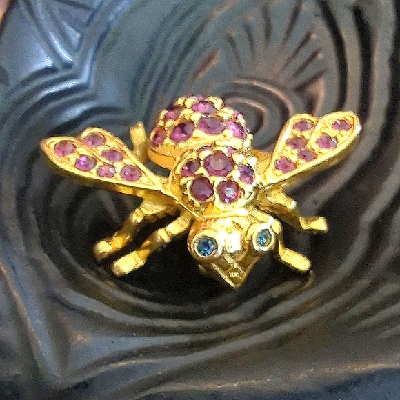 Joan Rivers Jewelry - Vintage Joan Rivers Gold and Purple Bee Brooch